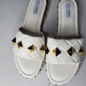 Cape Robbin Jest studded sandals white size 10